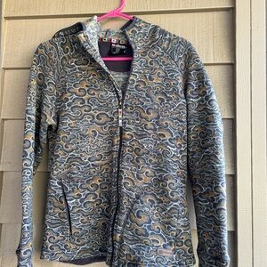 Sherpa adventure wear sweater jacket hoodie. Front zipper, zip pockets  Sz M